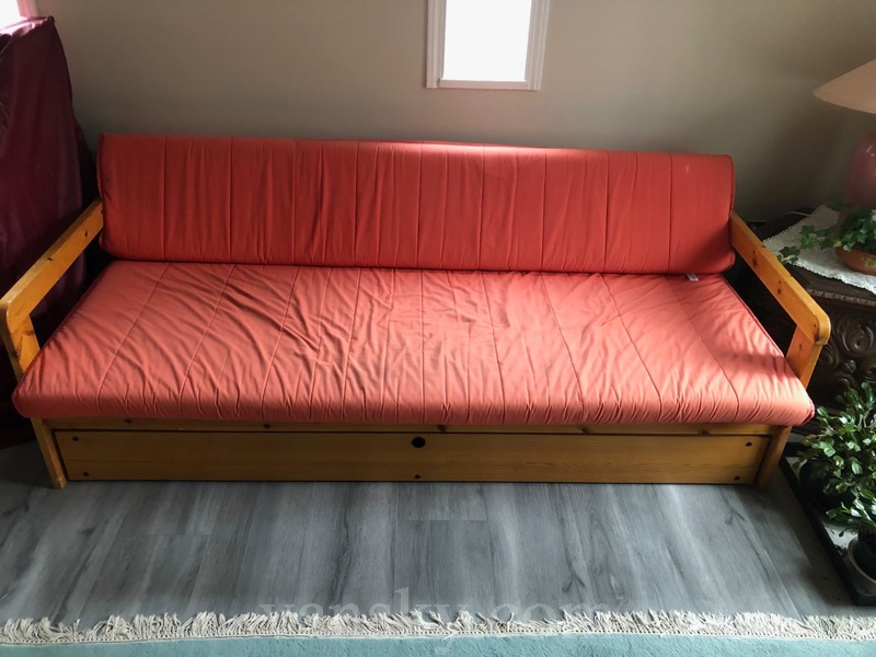 191116220659_Sofa bed 1.JPG